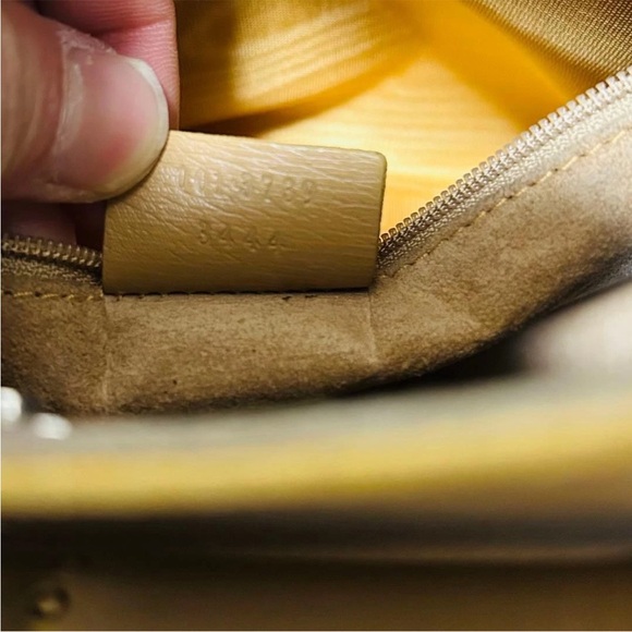 Gucci Yellow Leather Shoulder Bag - Picture 13 of 15